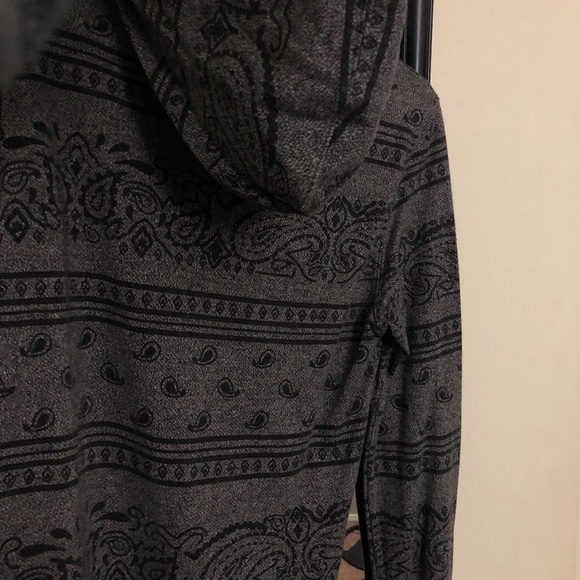 Tribal Sweater - Picture 3 of 4